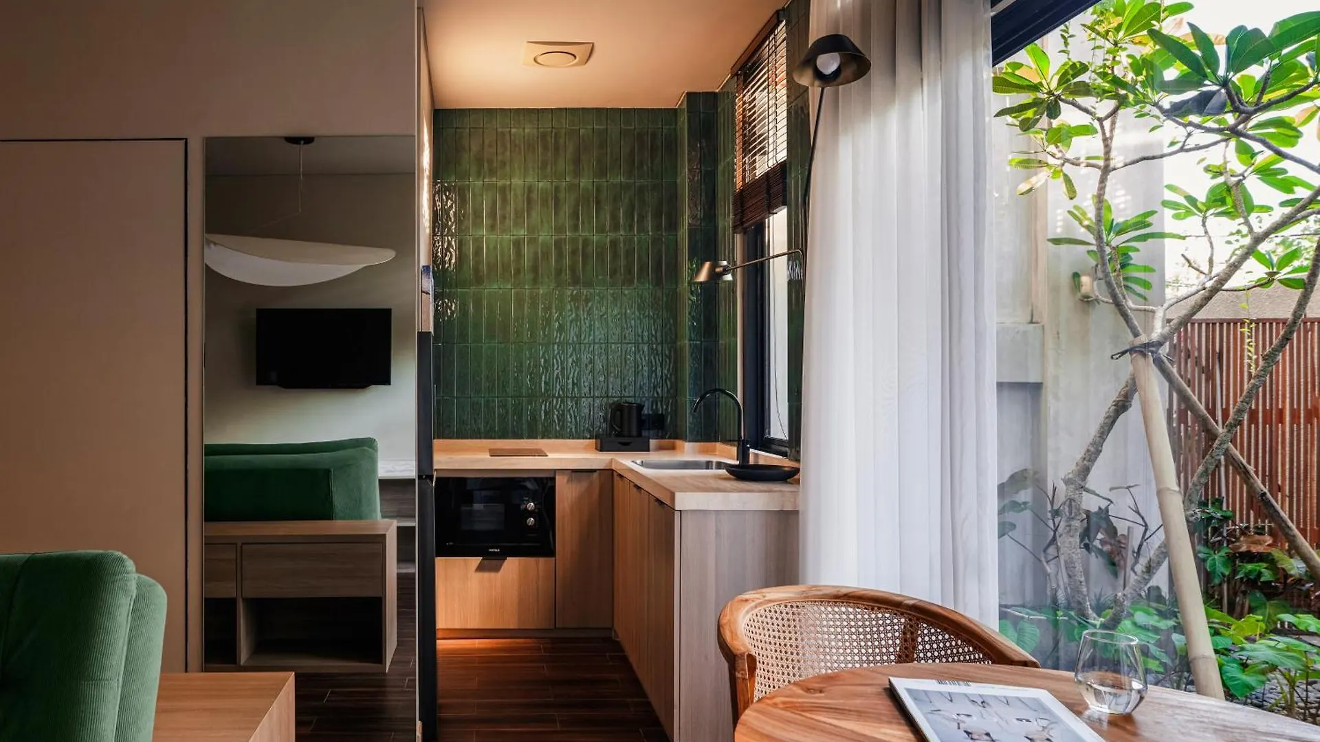 Aviator Bali Aparthotel Canggu 4*,