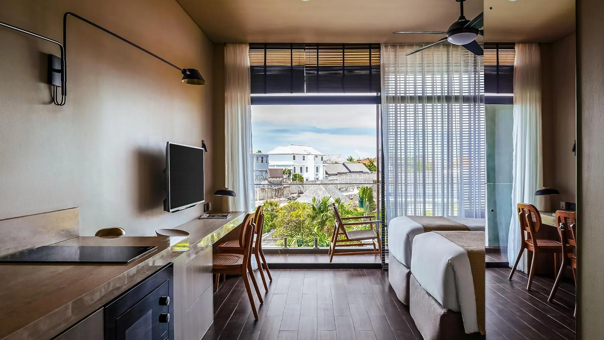 Aviator Bali Aparthotel Canggu  4*, Canggu (Bali)