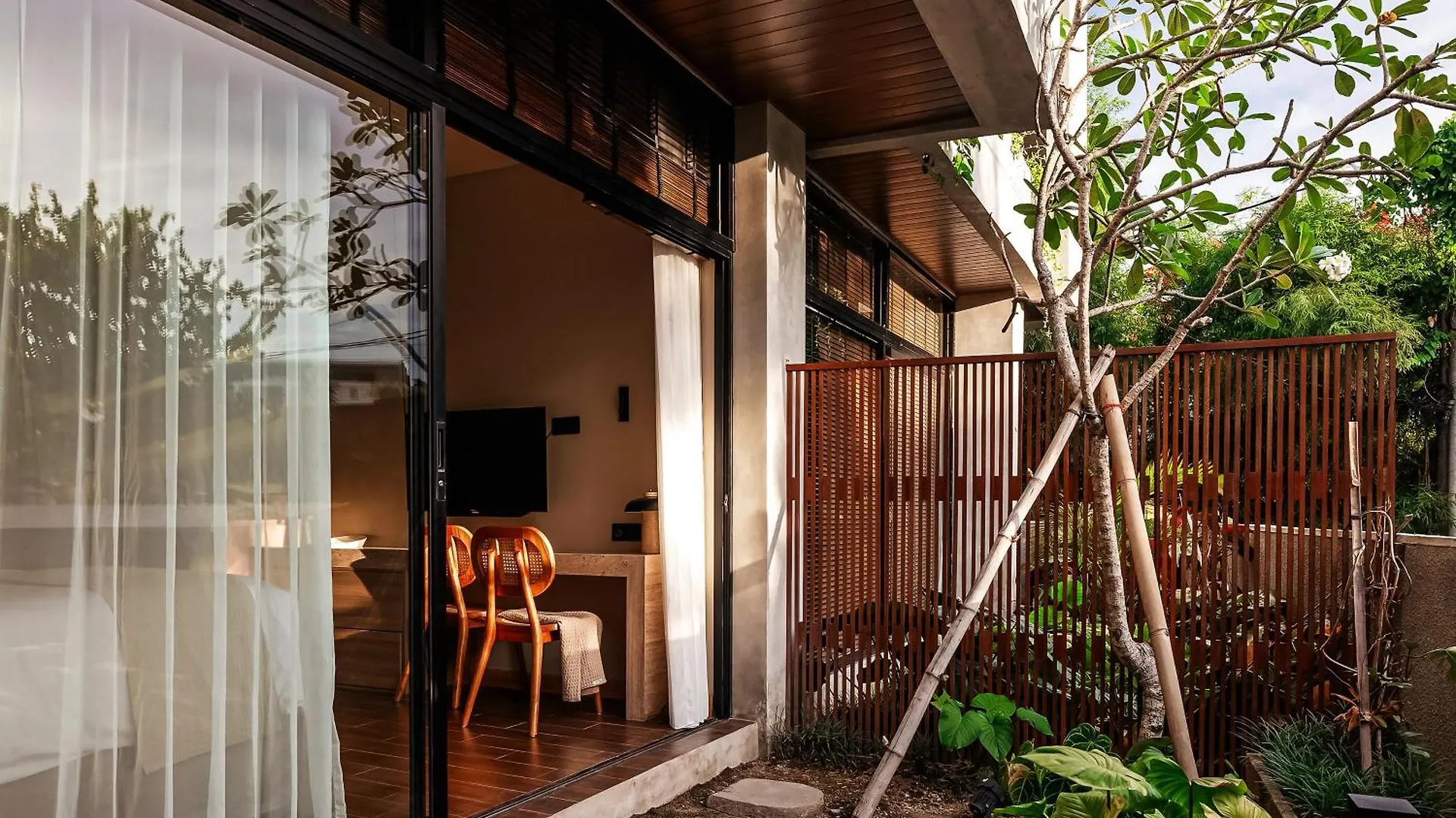 Aviator Bali Aparthotel Canggu  4*, Canggu (Bali) Indonesia